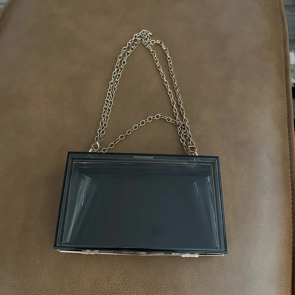Clear lucite crossbody chain bag/clutch - Picture 4 of 7